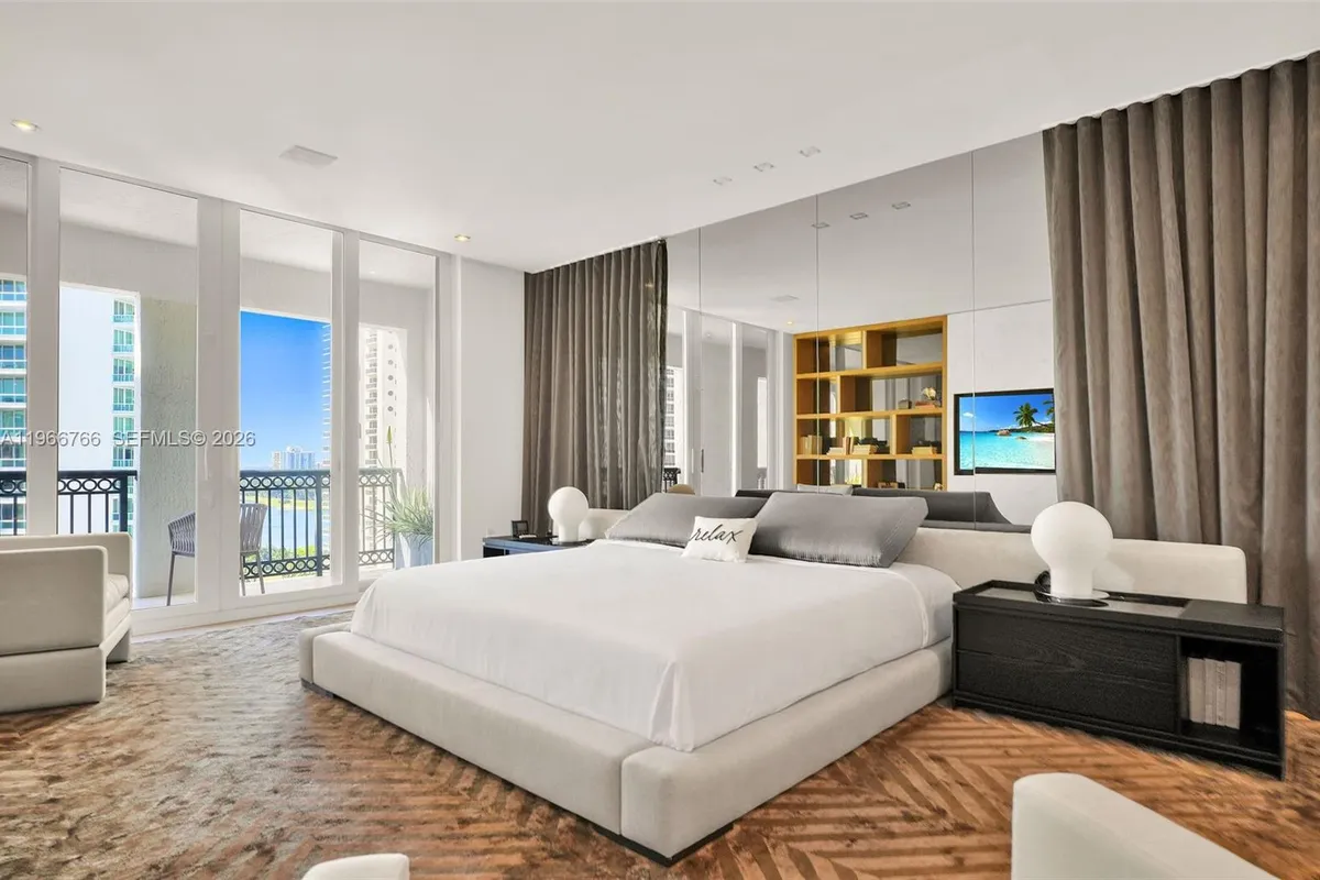 20165 NE 39th Pl, Aventura FL 33180