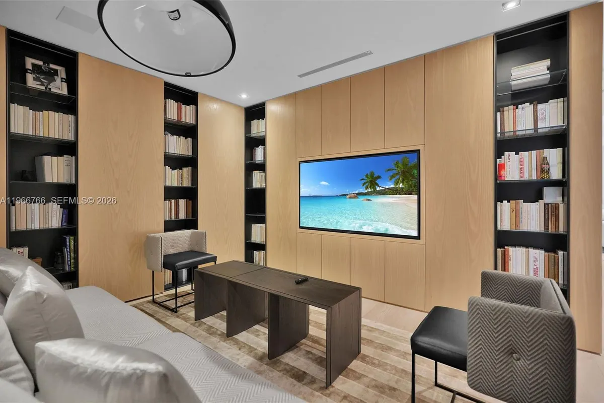 20165 NE 39th Pl, Aventura FL 33180