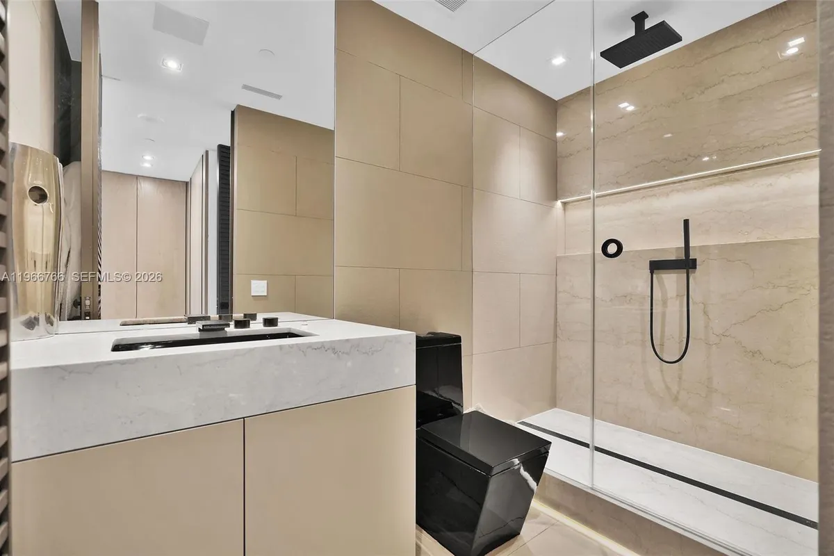 20165 NE 39th Pl, Aventura FL 33180