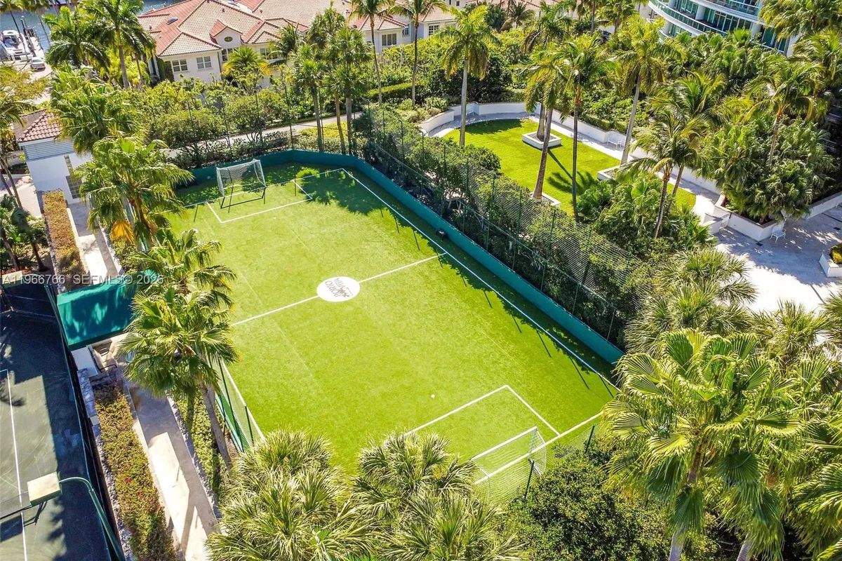 20165 NE 39th Pl, Aventura FL 33180