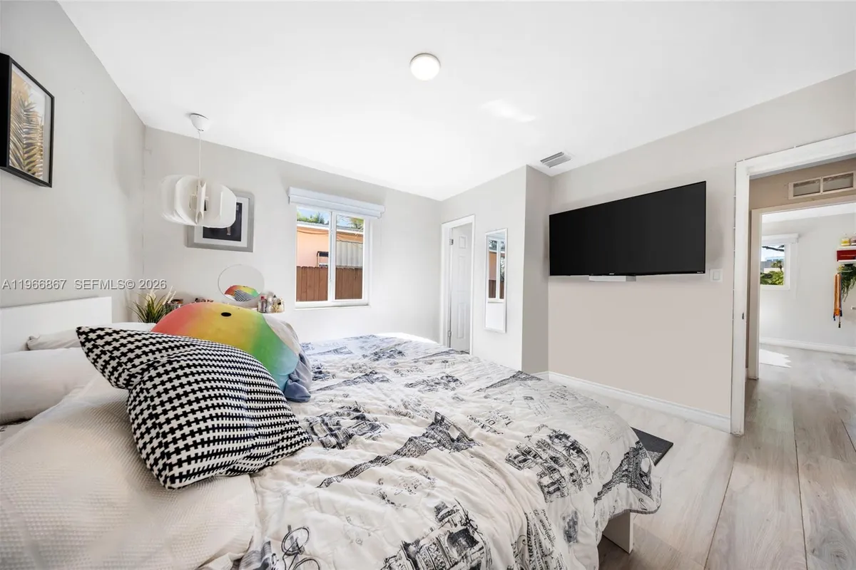 907 N Park Rd, Hollywood FL 33021