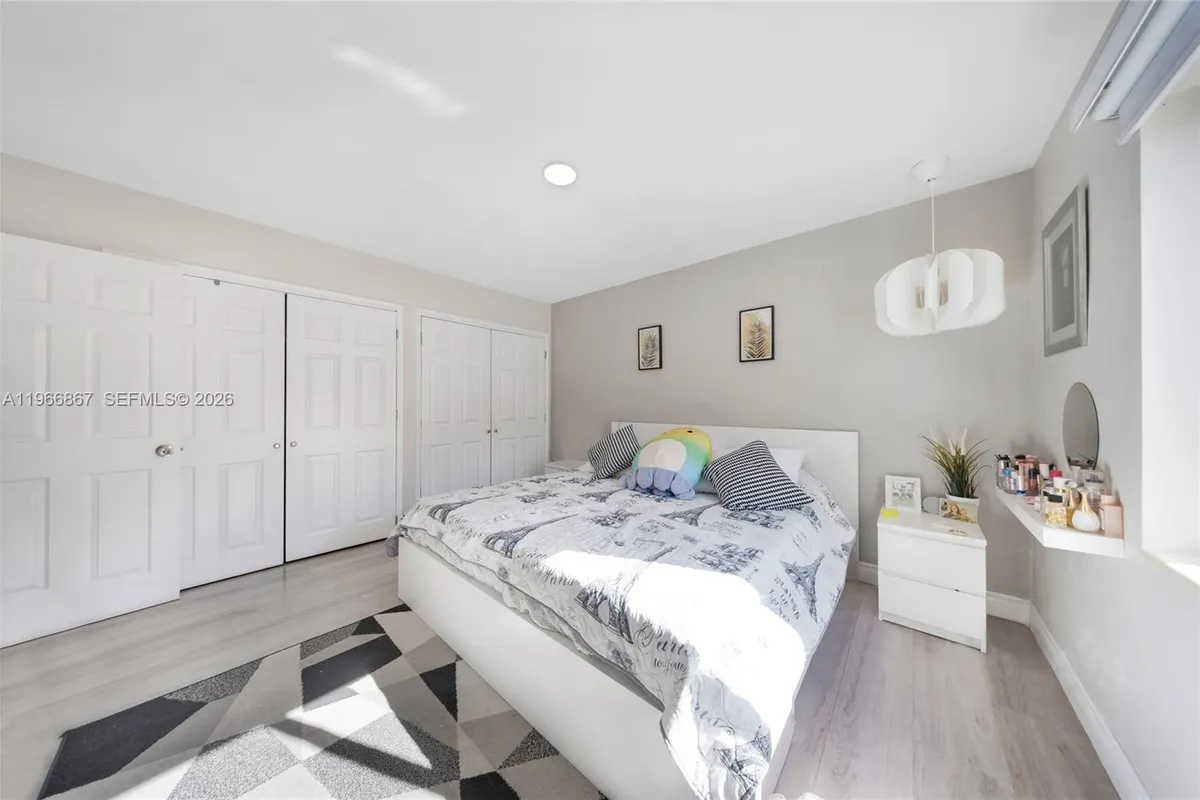 907 N Park Rd, Hollywood FL 33021