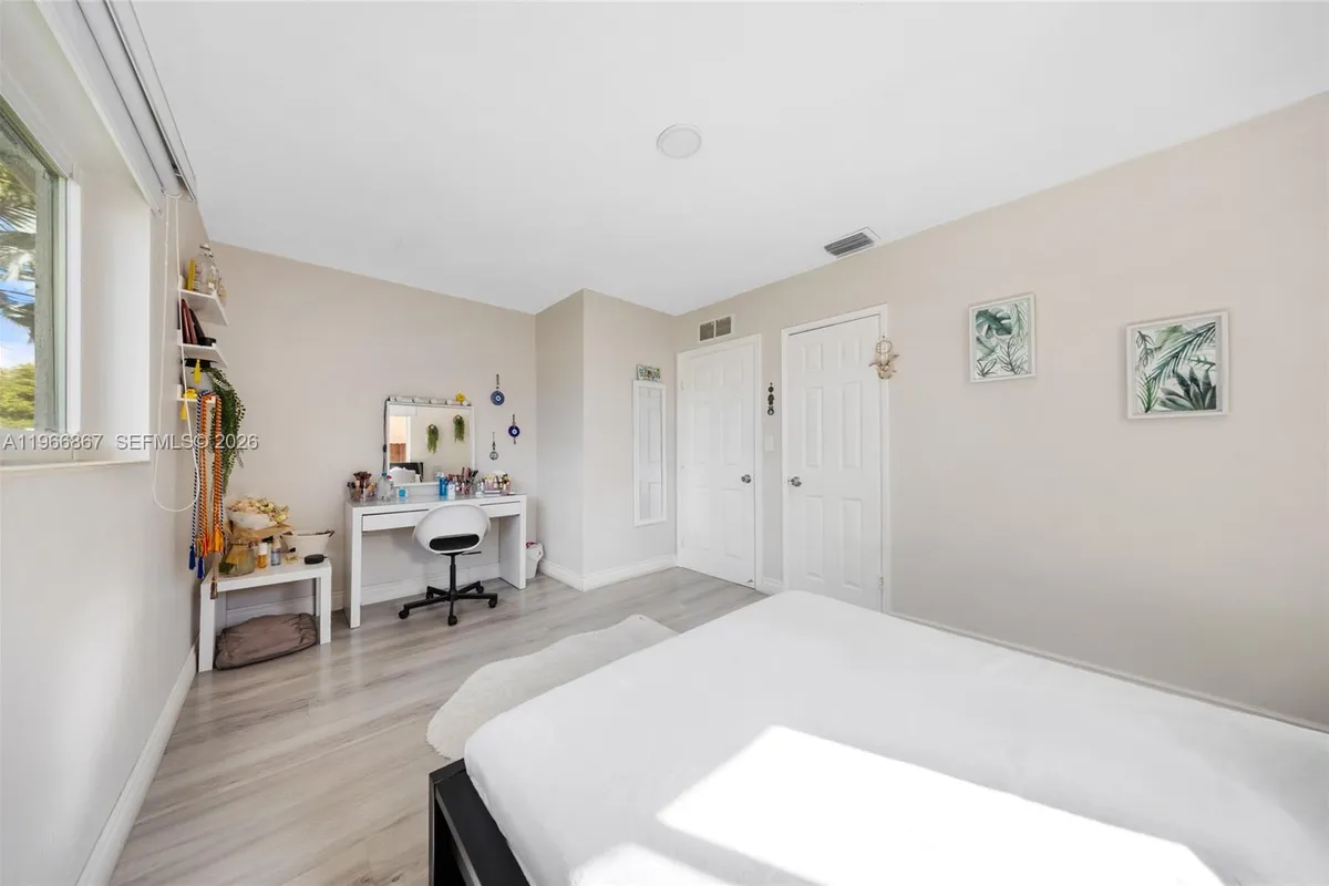 907 N Park Rd, Hollywood FL 33021