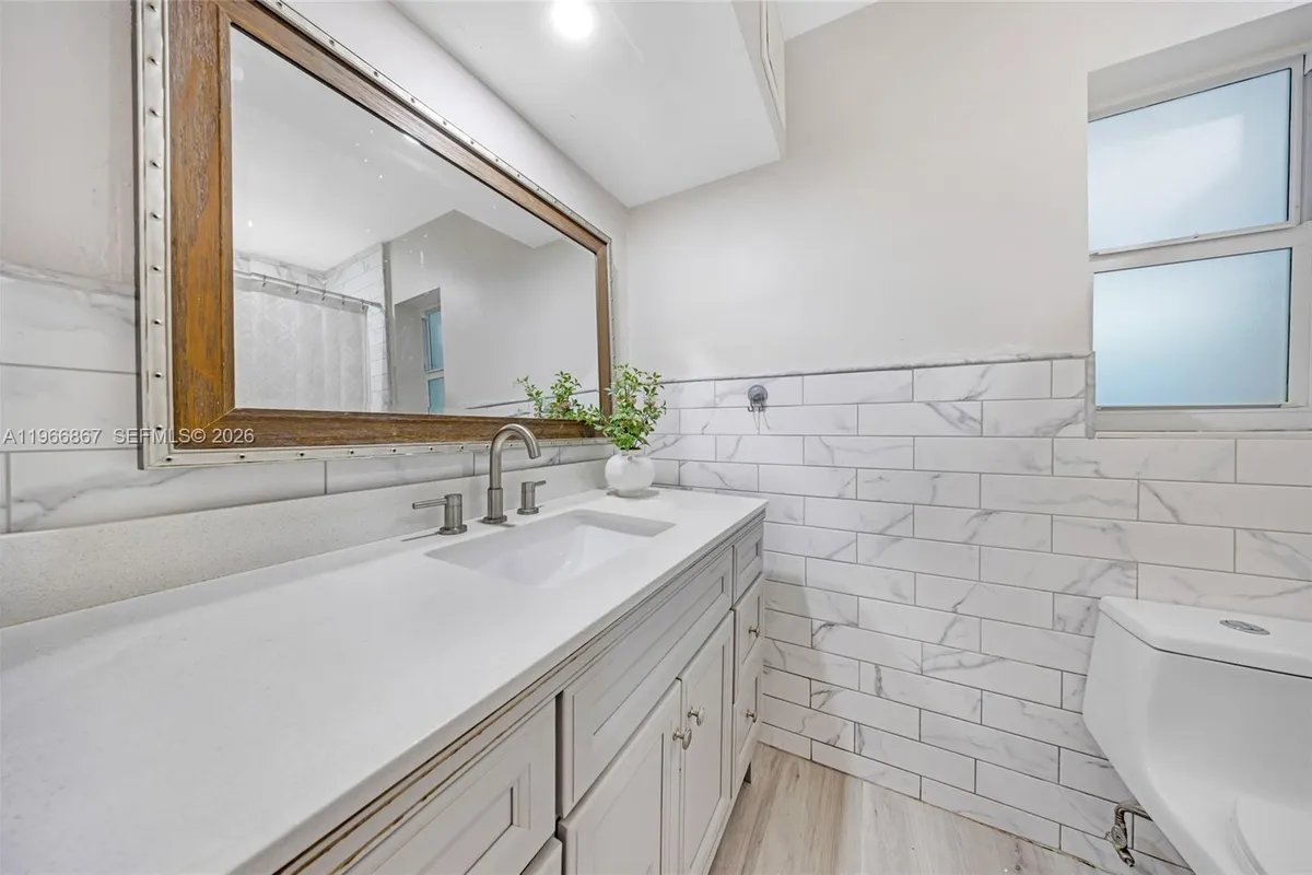 907 N Park Rd, Hollywood FL 33021