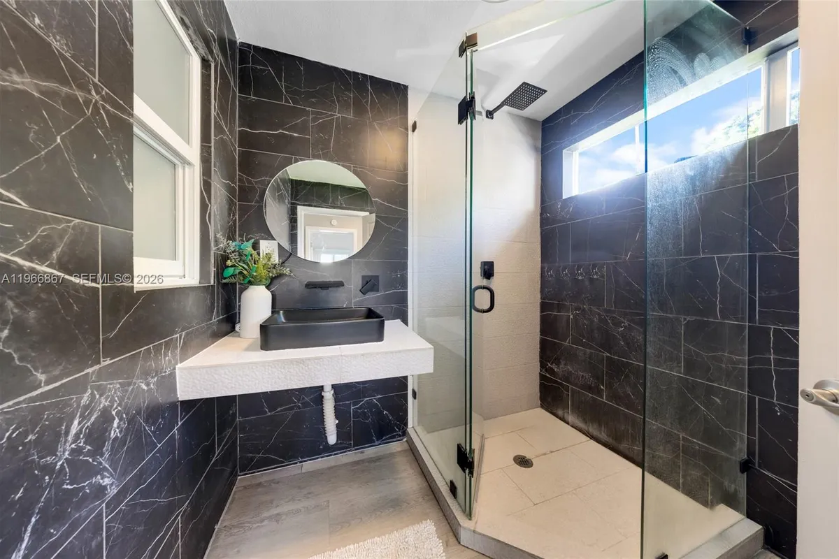 907 N Park Rd, Hollywood FL 33021