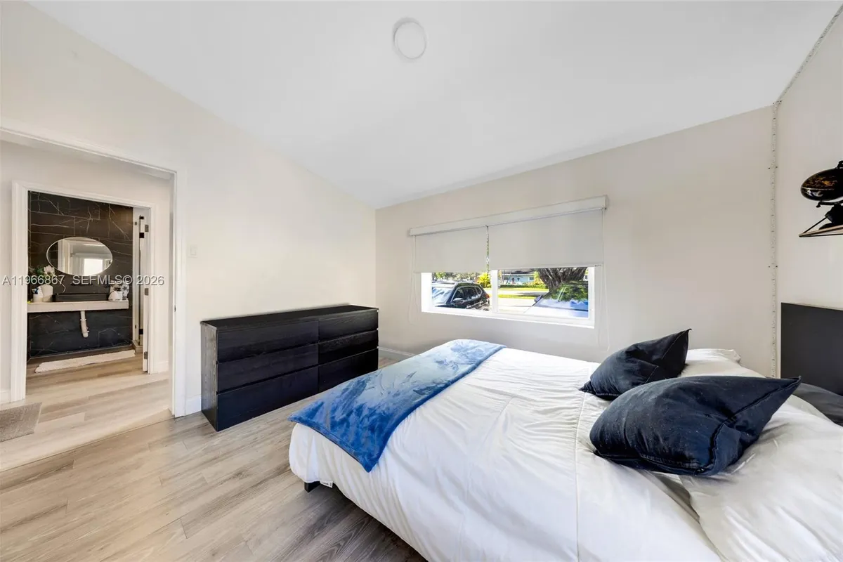 907 N Park Rd, Hollywood FL 33021