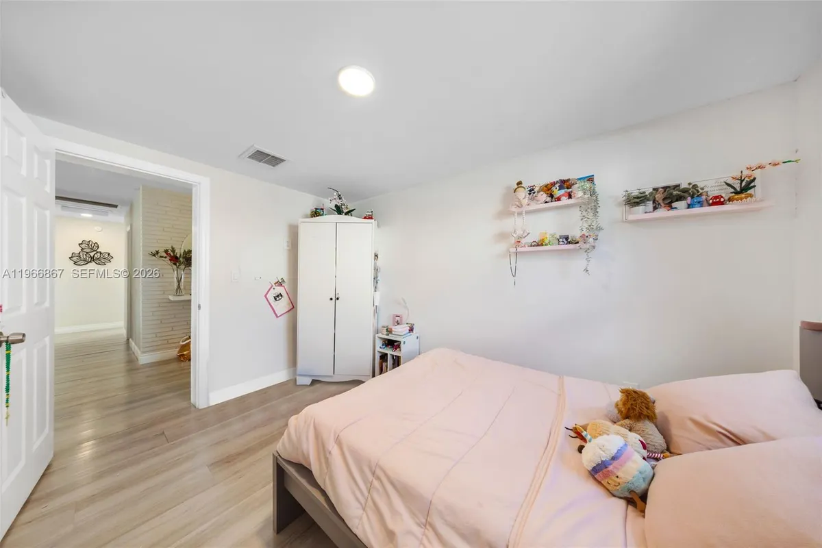 907 N Park Rd, Hollywood FL 33021