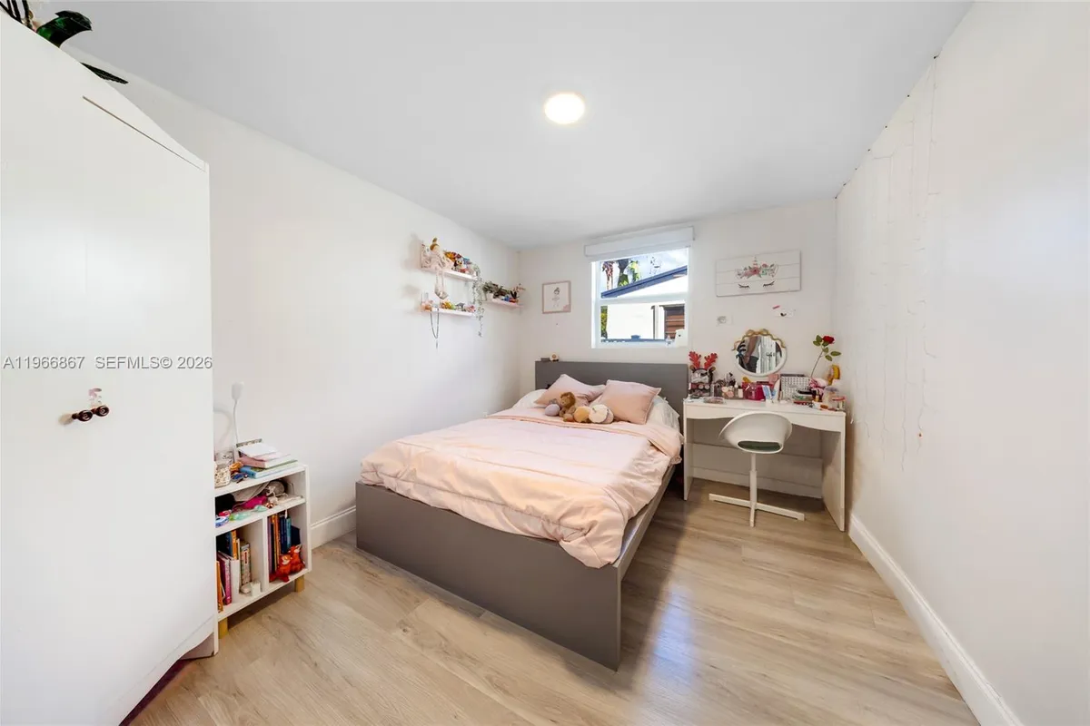 907 N Park Rd, Hollywood FL 33021