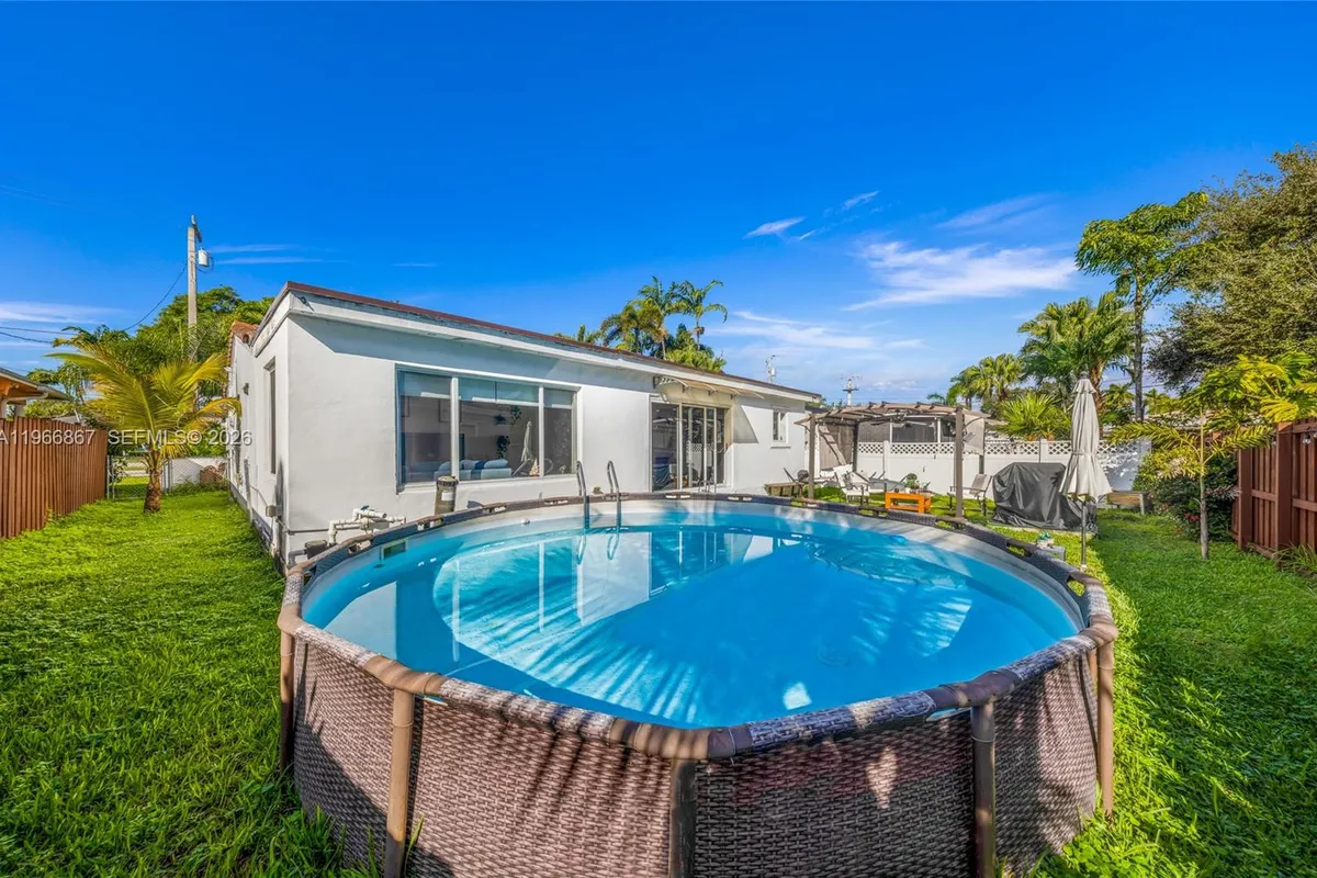 907 N Park Rd, Hollywood FL 33021