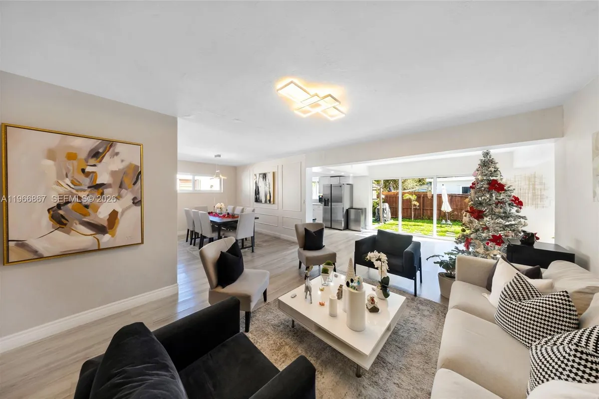 907 N Park Rd, Hollywood FL 33021