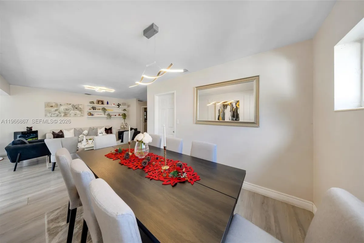 907 N Park Rd, Hollywood FL 33021