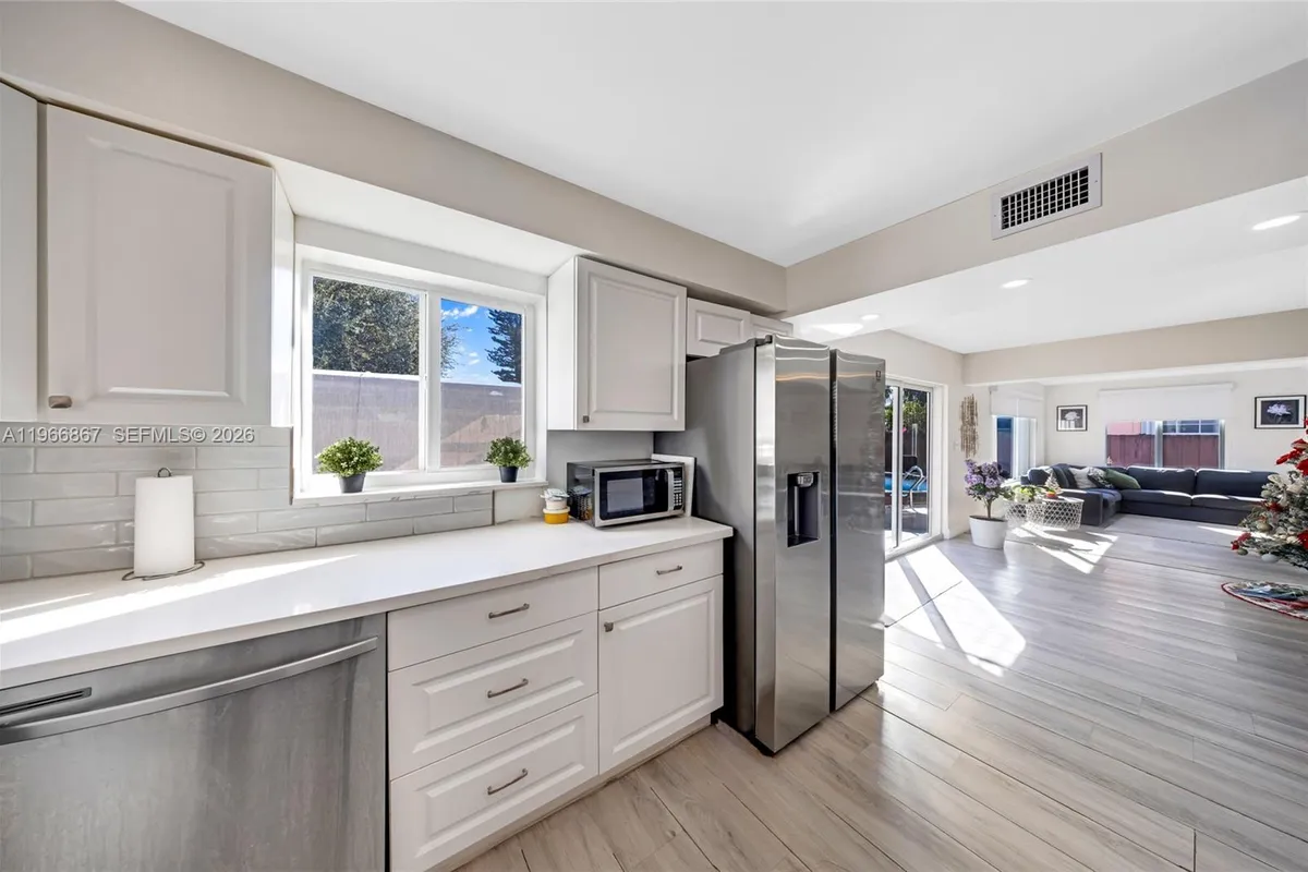 907 N Park Rd, Hollywood FL 33021