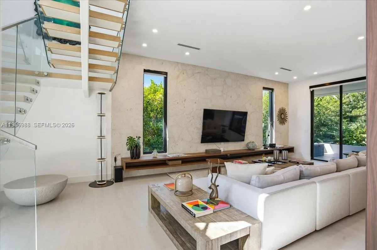 4354 Alton Rd, Miami Beach FL 33140