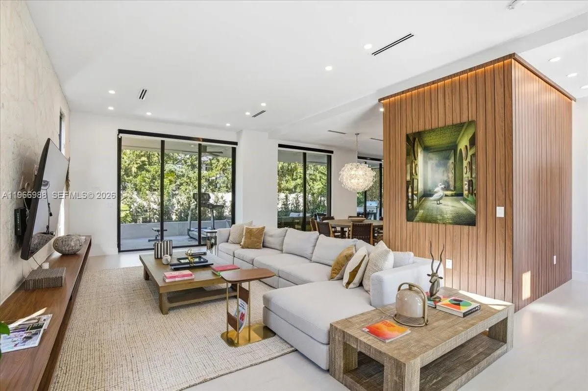 4354 Alton Rd, Miami Beach FL 33140