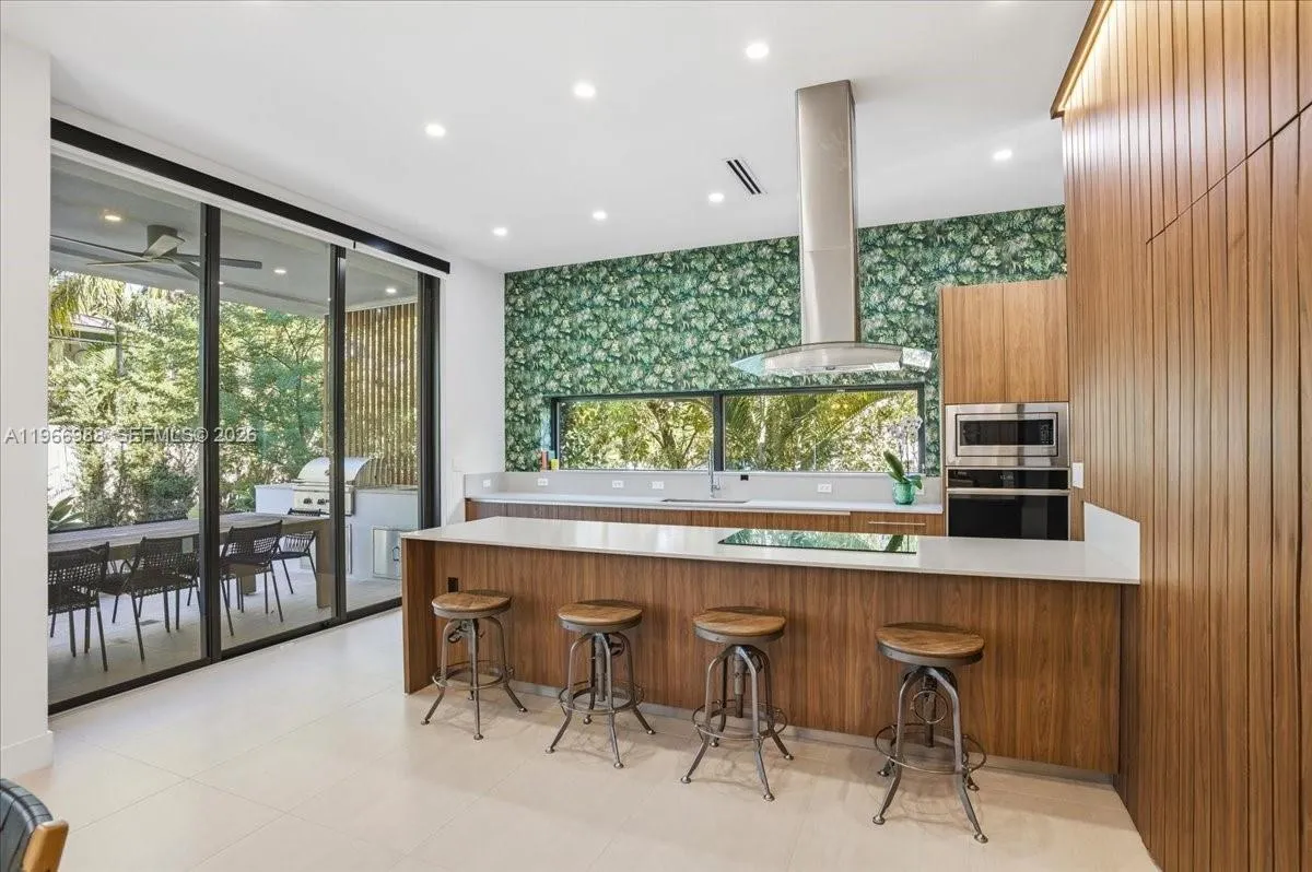 4354 Alton Rd, Miami Beach FL 33140