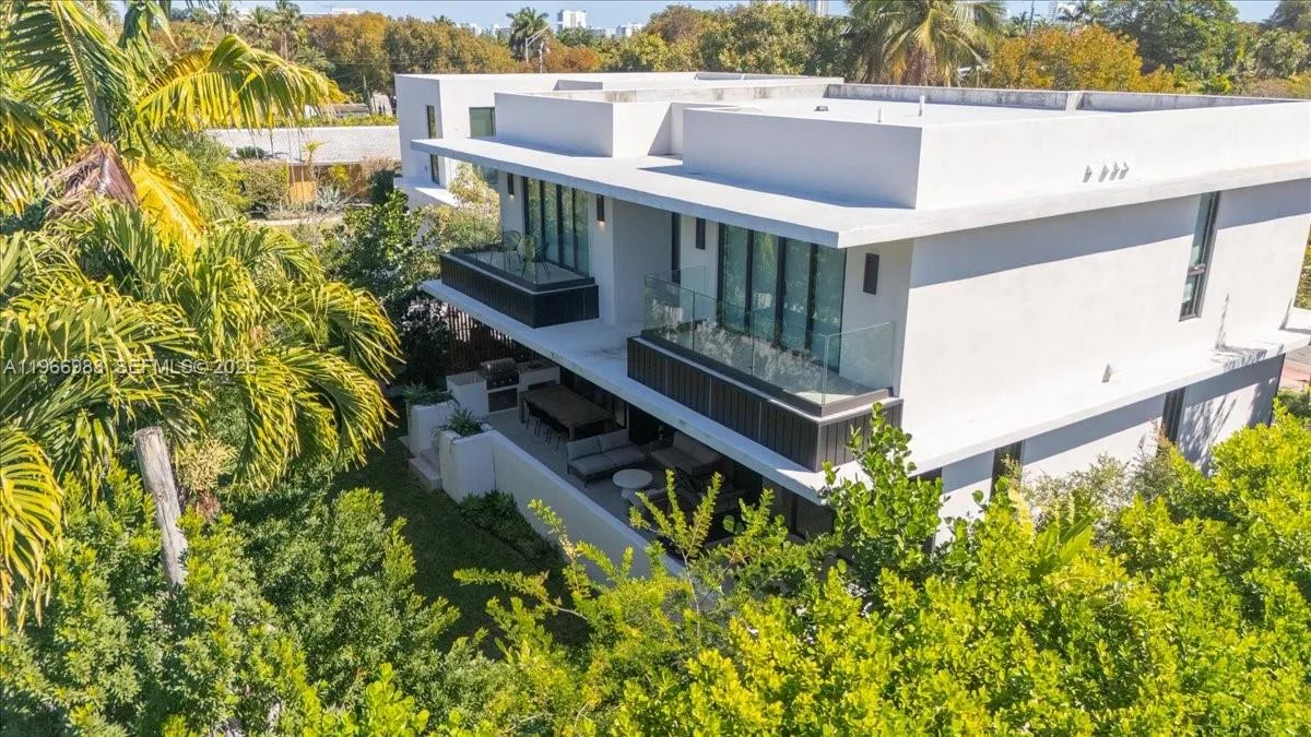 4354 Alton Rd, Miami Beach FL 33140