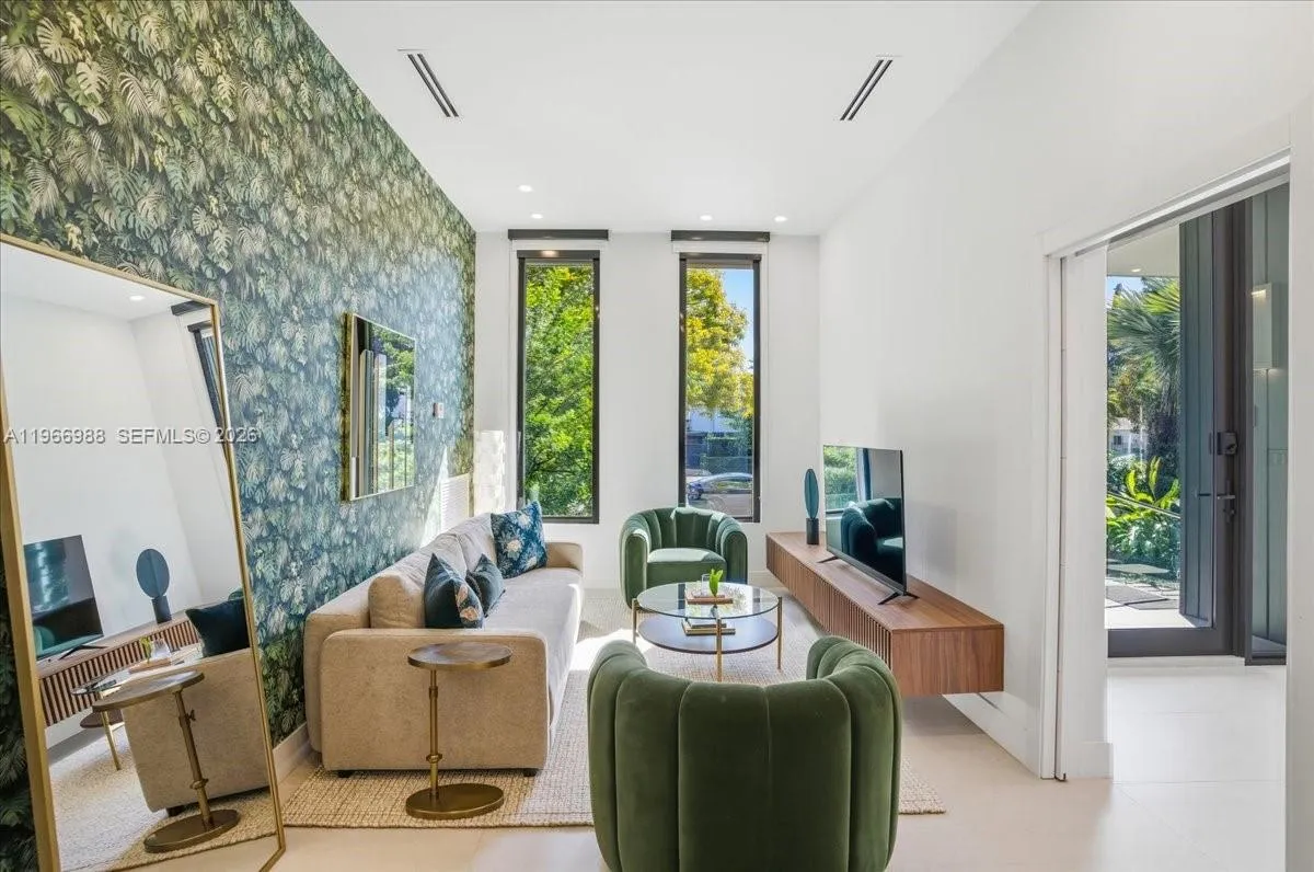 4354 Alton Rd, Miami Beach FL 33140