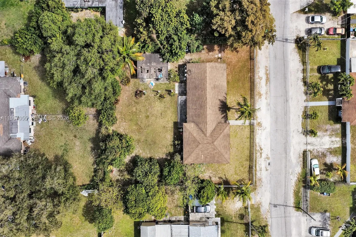 1775 NE 147th St, Miami FL 33181