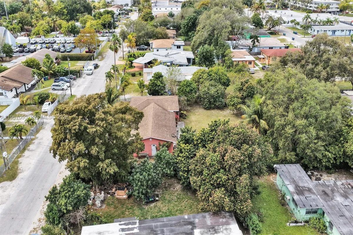 1775 NE 147th St, Miami FL 33181