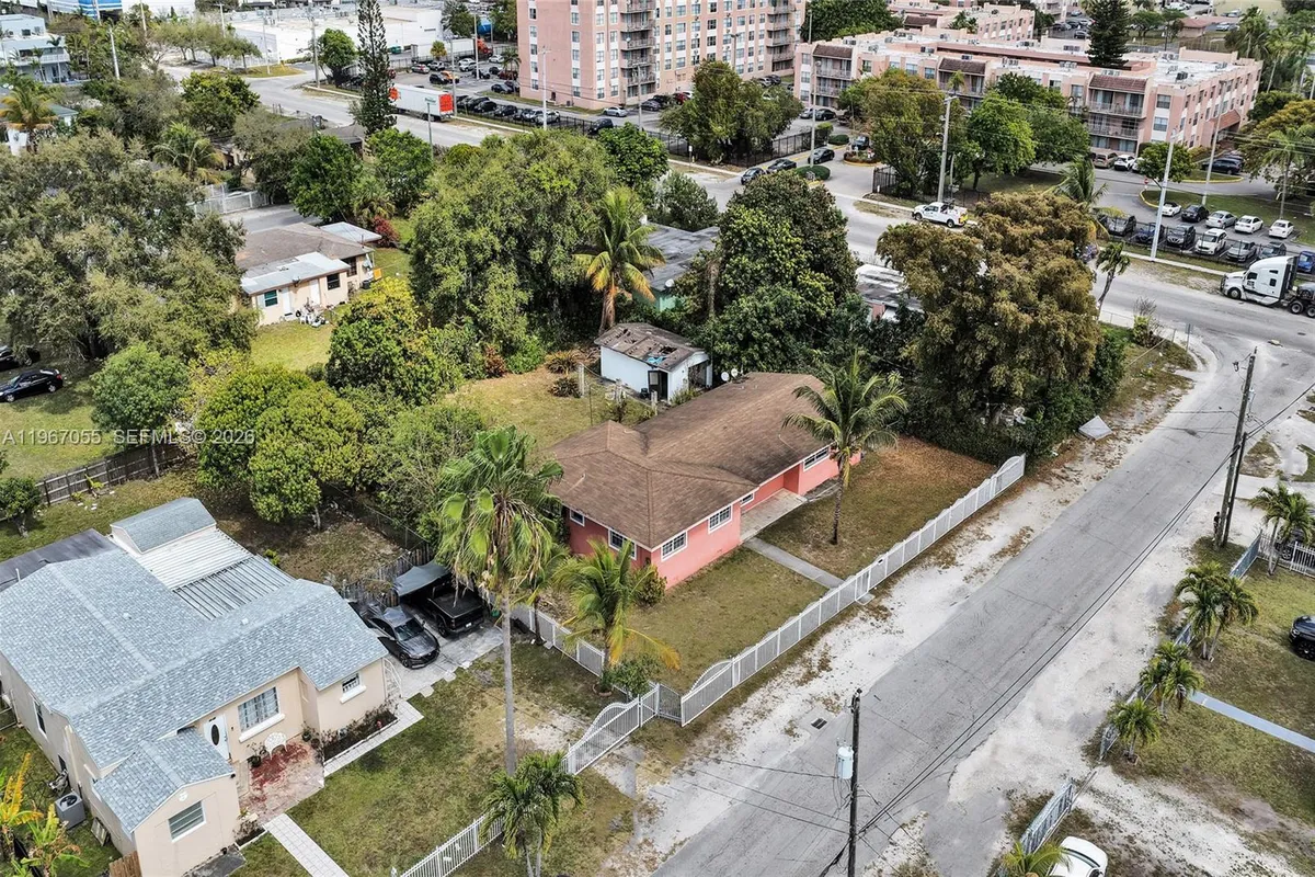 1775 NE 147th St, Miami FL 33181