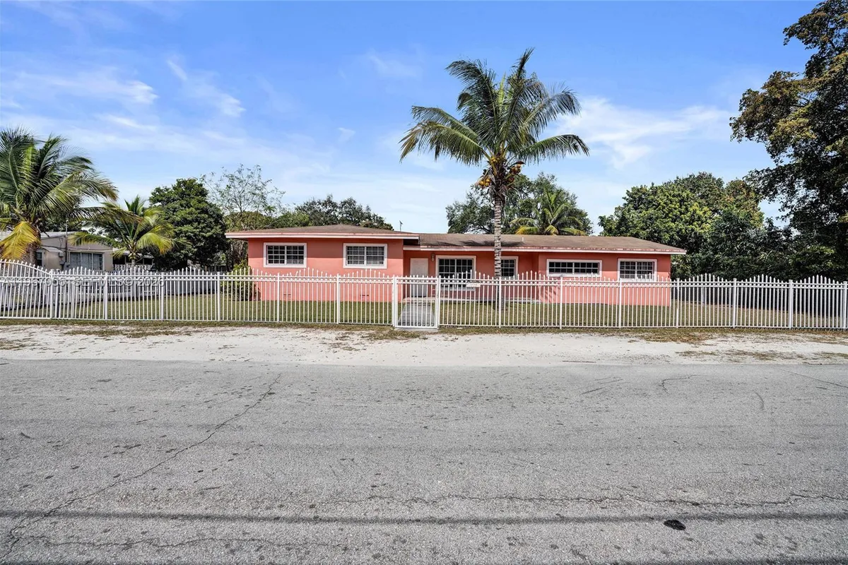 1775 NE 147th St, Miami FL 33181