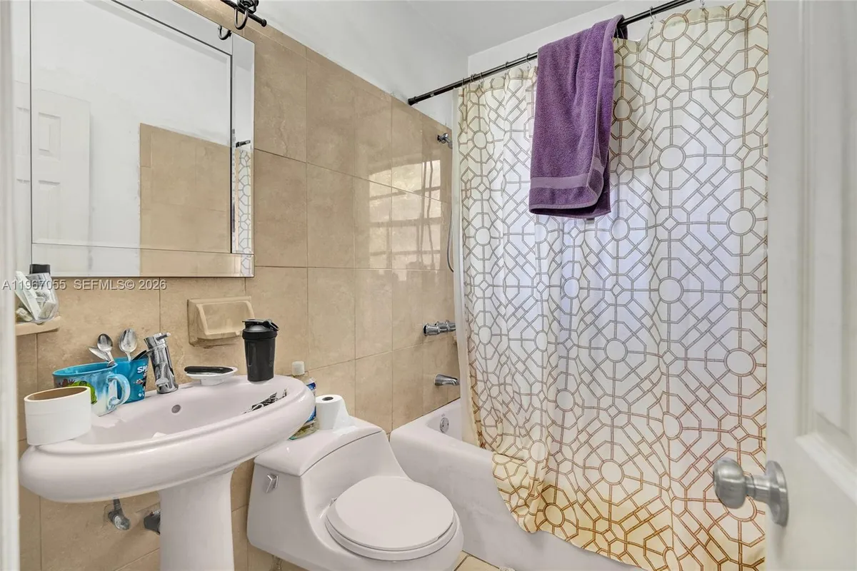 1775 NE 147th St, Miami FL 33181