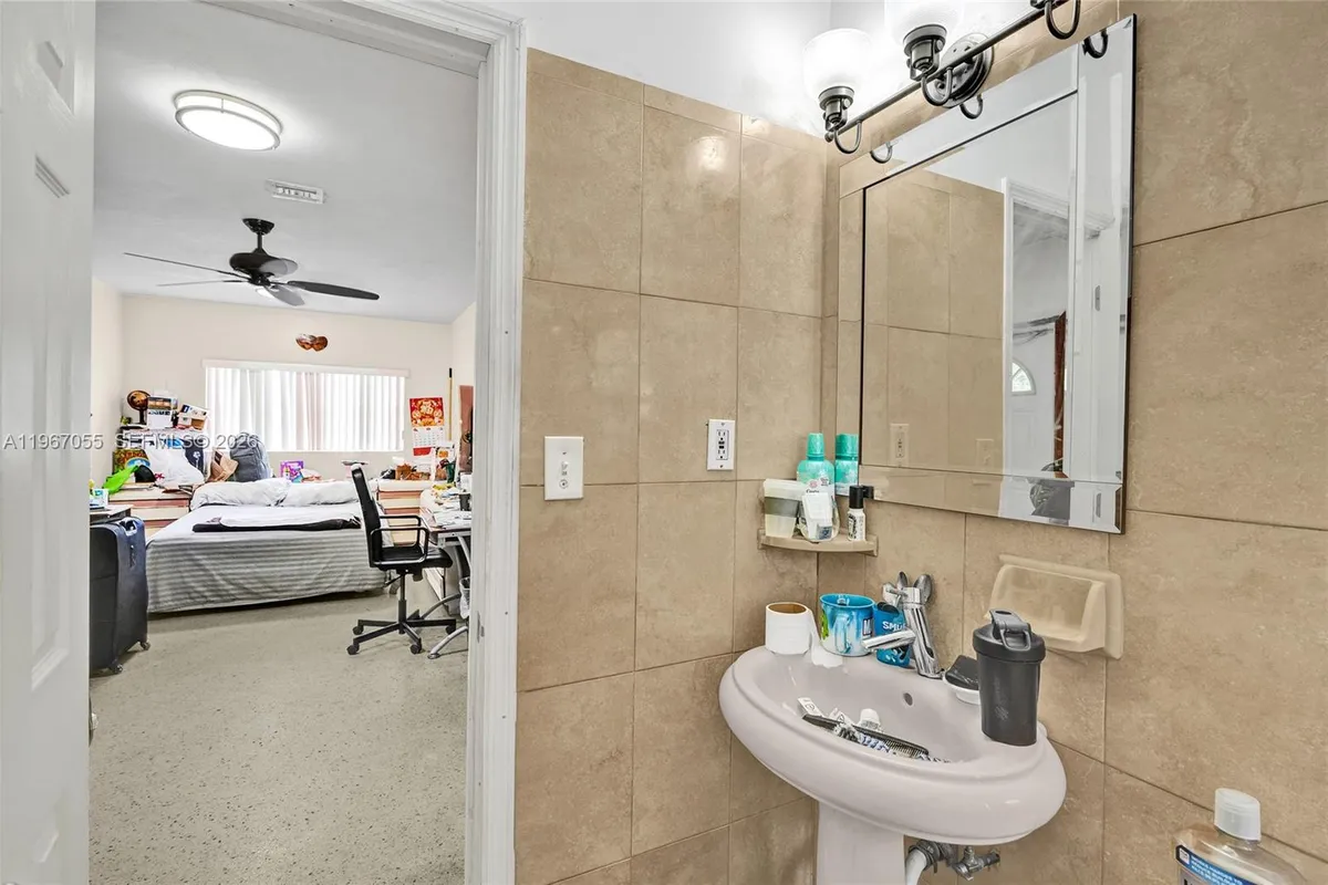 1775 NE 147th St, Miami FL 33181