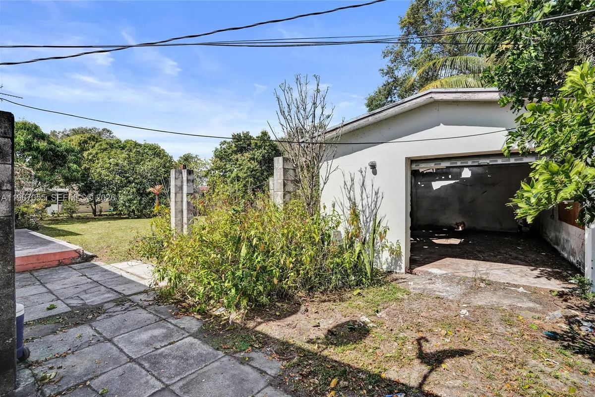 1775 NE 147th St, Miami FL 33181