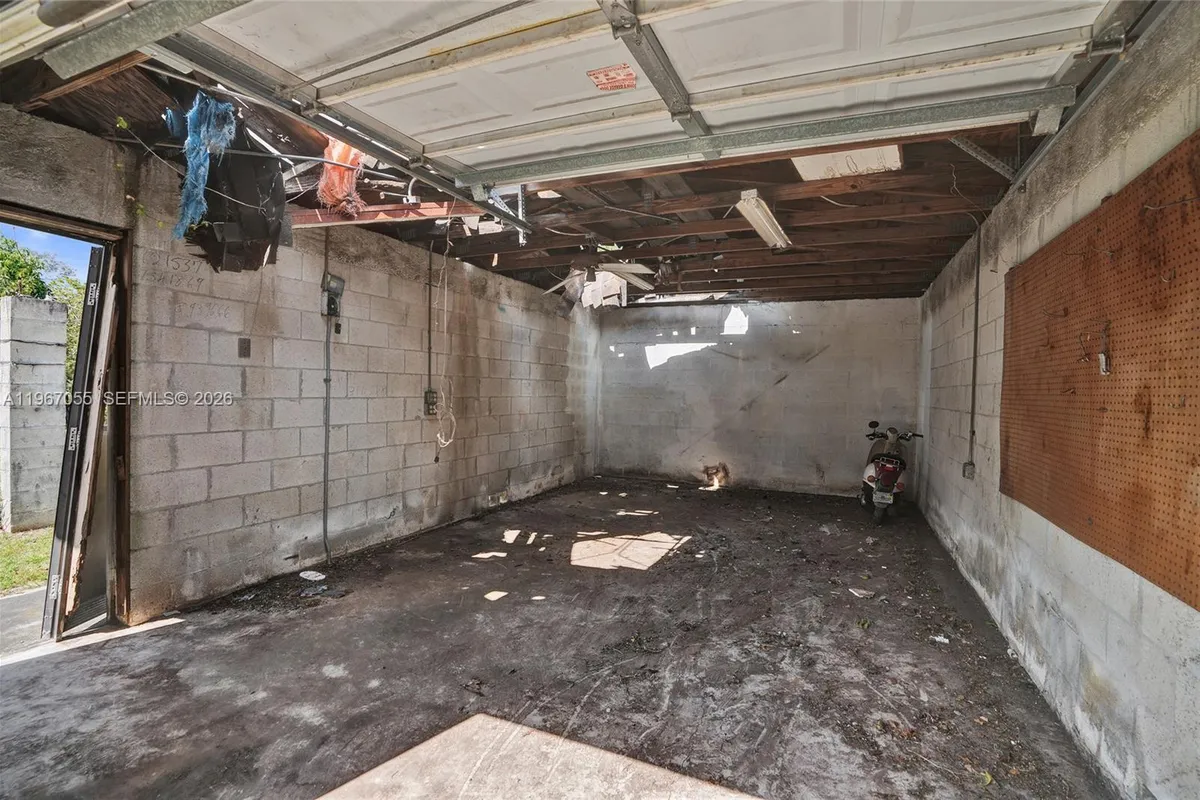 1775 NE 147th St, Miami FL 33181