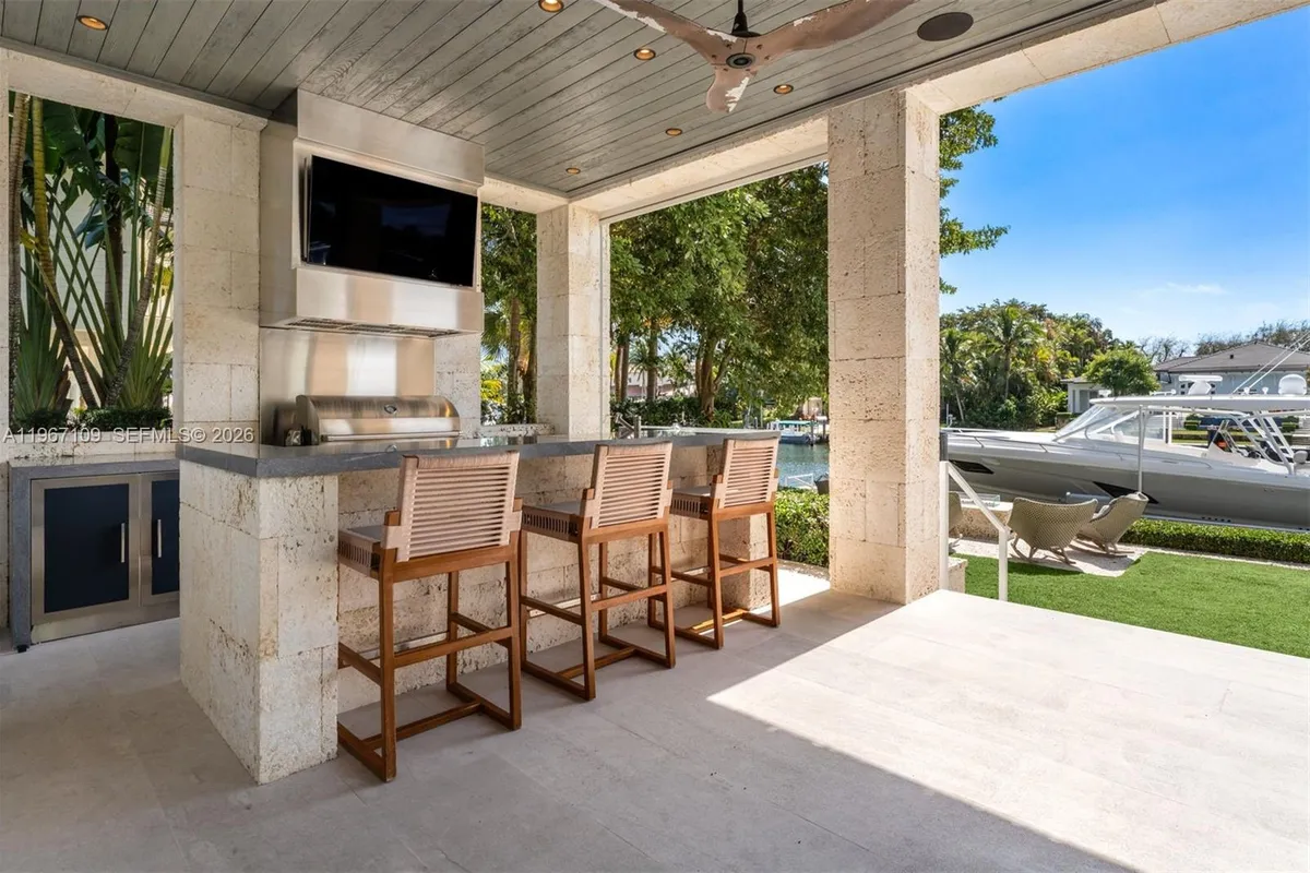 550 Marquesa Dr, Coral Gables FL 33156