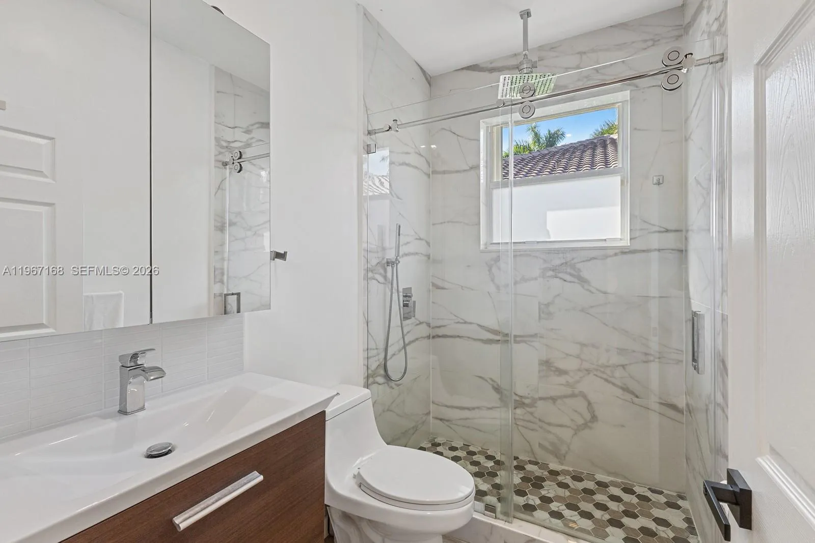 1774 Harbor Pointe Circle, Weston FL 33327