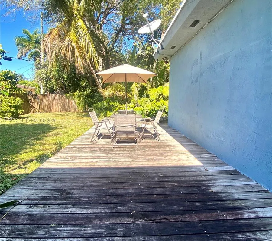 5975 SW 60th St, South Miami FL 33143