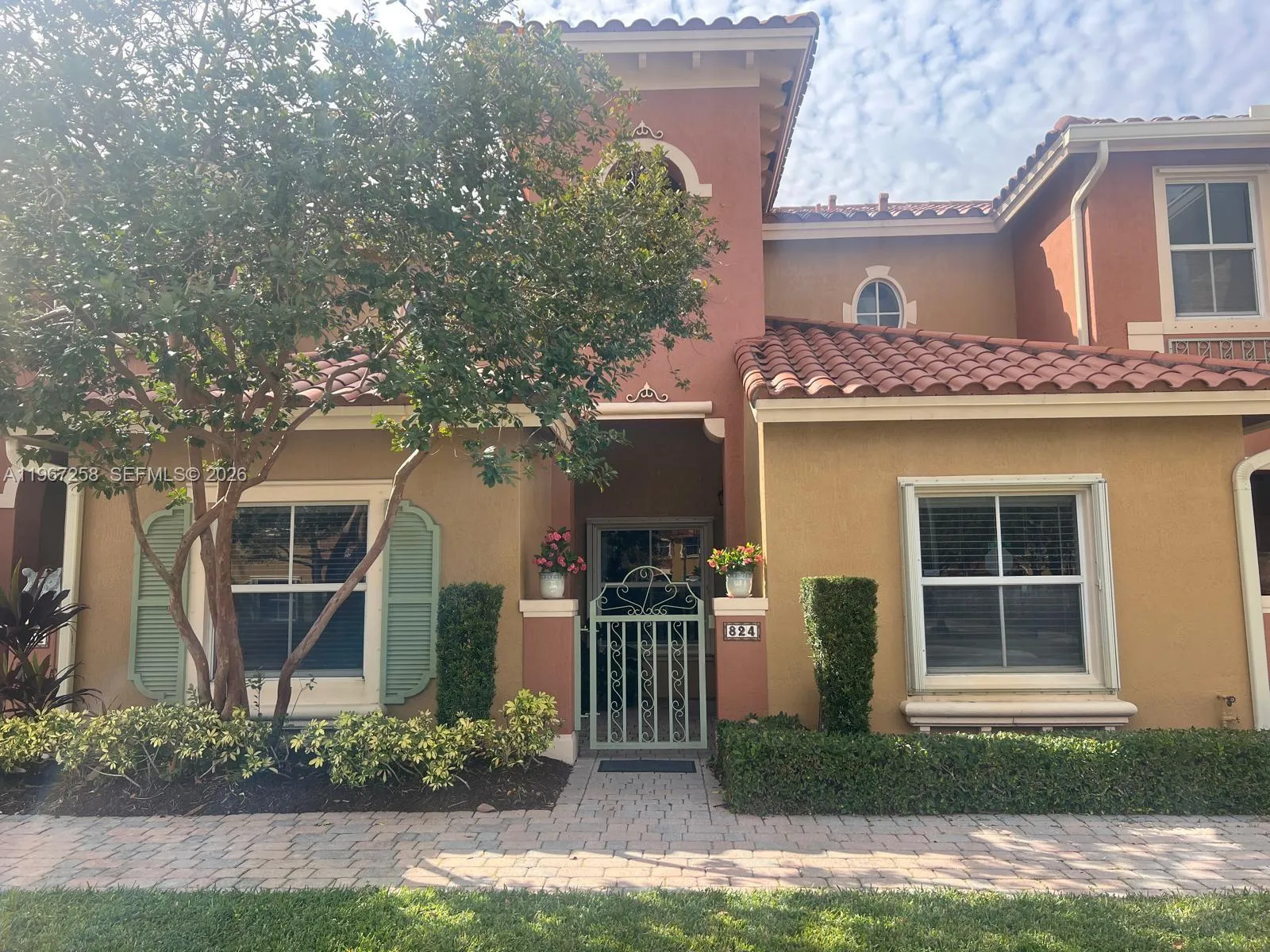 824 SW 143rd Ter # 203, Pembroke Pines FL 33027