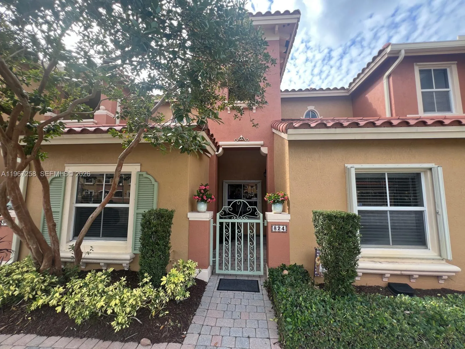 824 SW 143rd Ter # 203, Pembroke Pines FL 33027