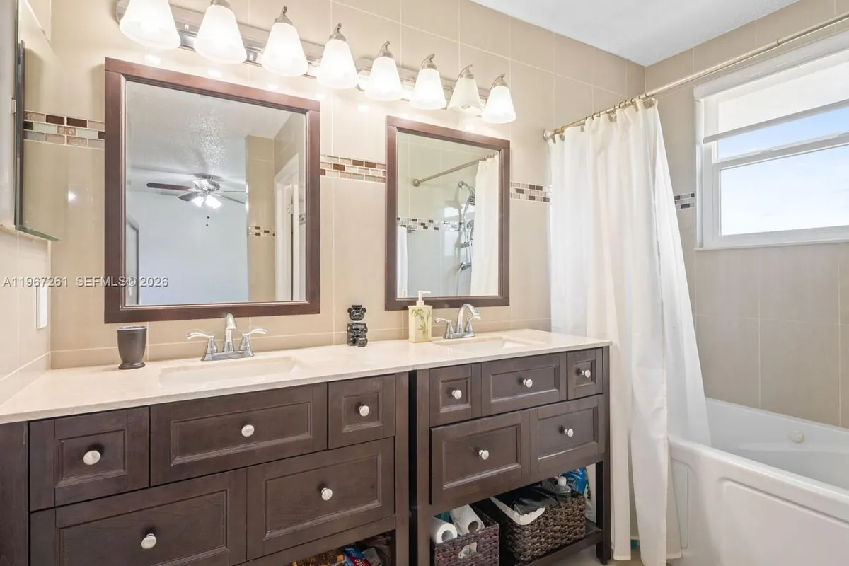 1340 NW 125th Ter, Sunrise FL 33323