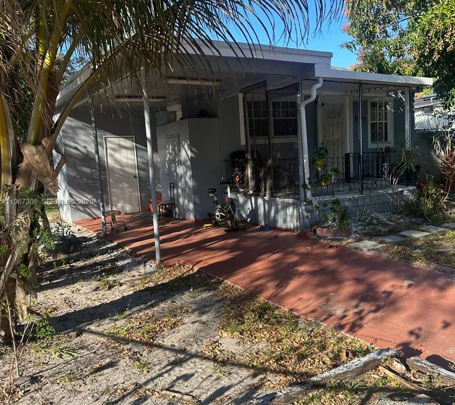 1005 NE 145th St, North Miami FL 33161