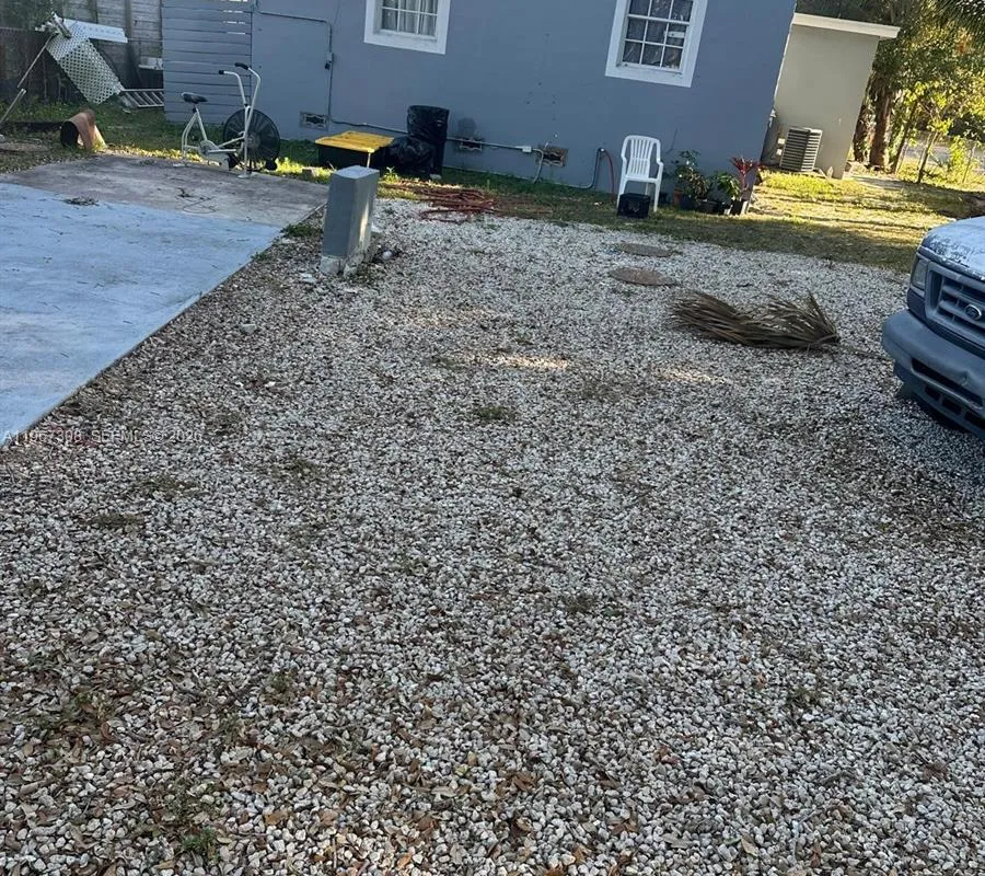 1005 NE 145th St, North Miami FL 33161