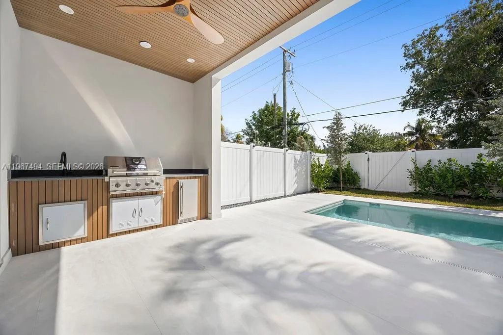 608 SW 16th Ct, Fort Lauderdale FL 33315