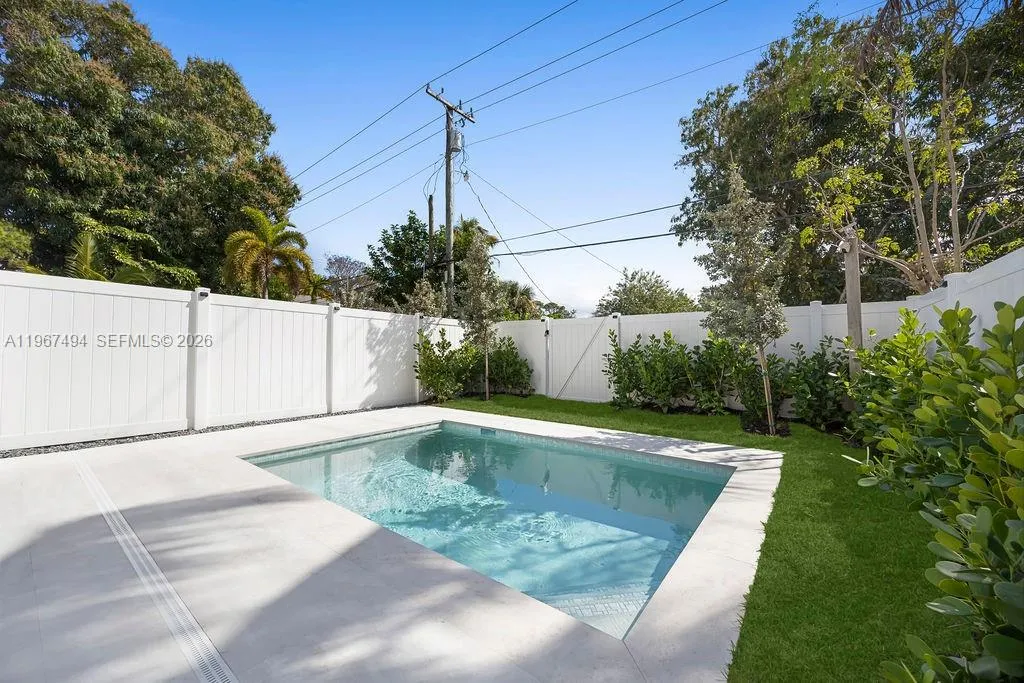 608 SW 16th Ct, Fort Lauderdale FL 33315