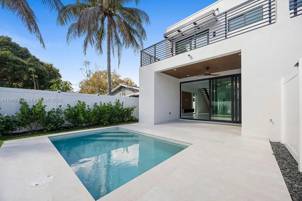 608 SW 16th Ct, Fort Lauderdale FL 33315