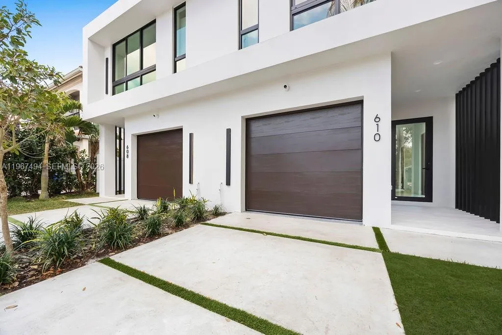 608 SW 16th Ct, Fort Lauderdale FL 33315