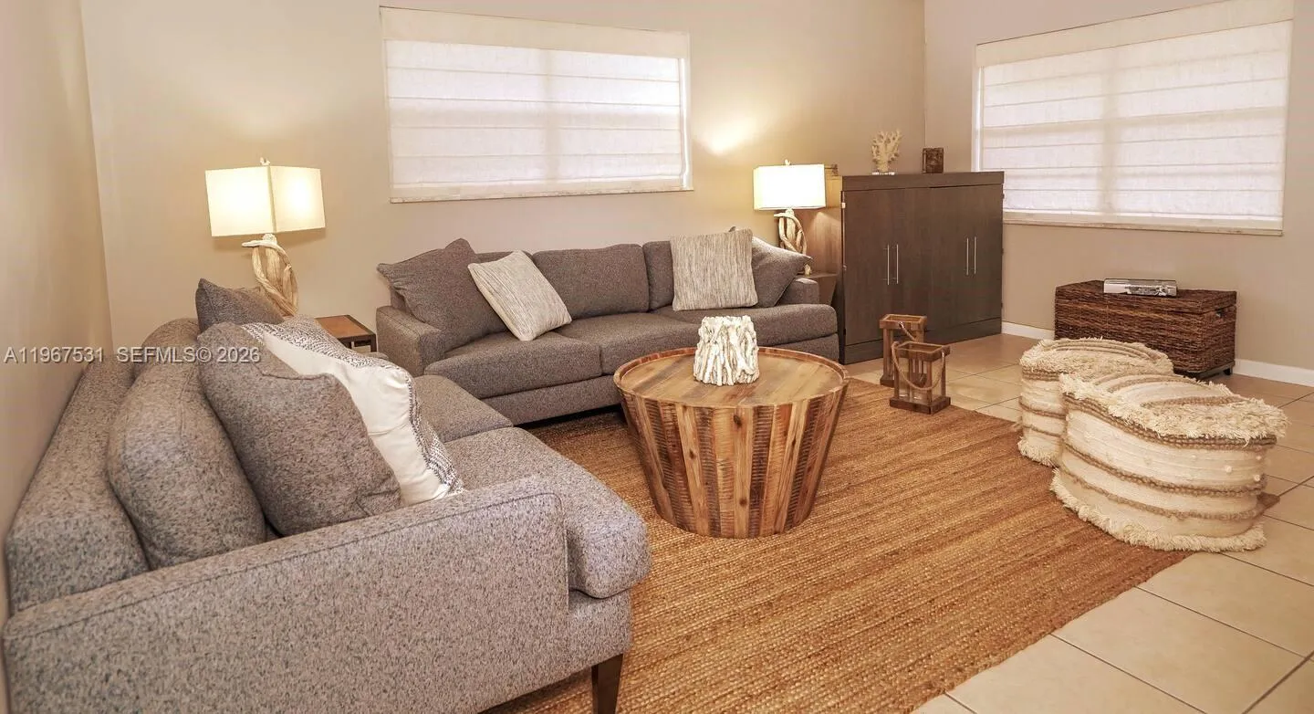 20 SE 12th St, Dania Beach FL 33004