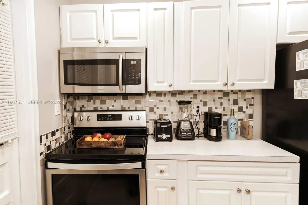 20 SE 12th St, Dania Beach FL 33004