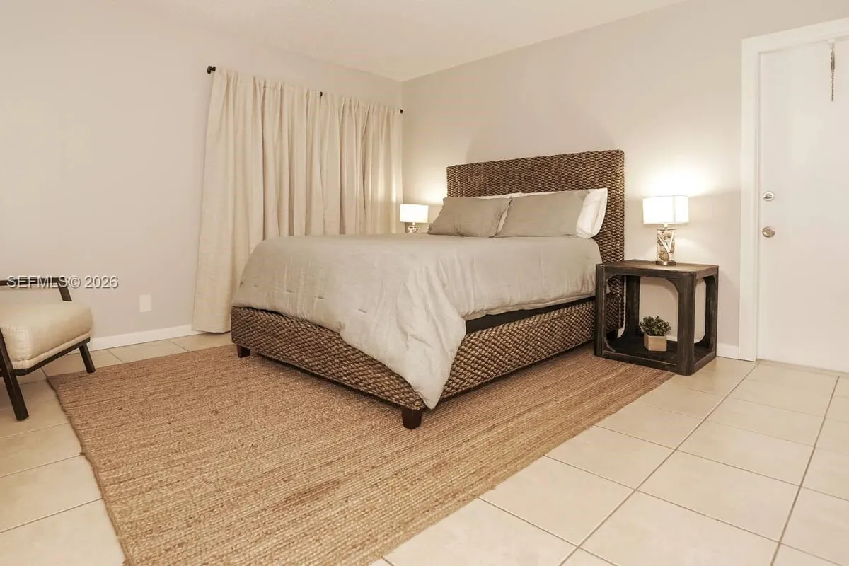 20 SE 12th St, Dania Beach FL 33004