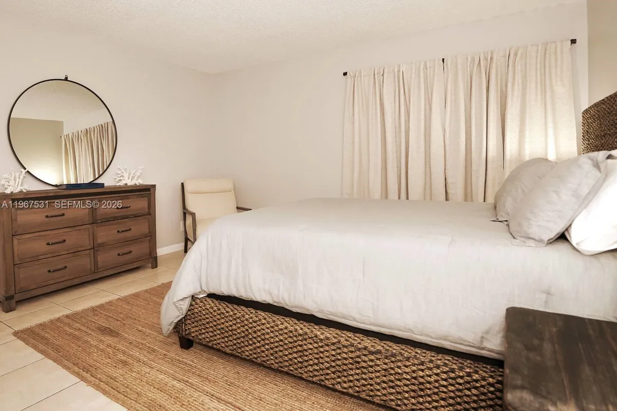 20 SE 12th St, Dania Beach FL 33004