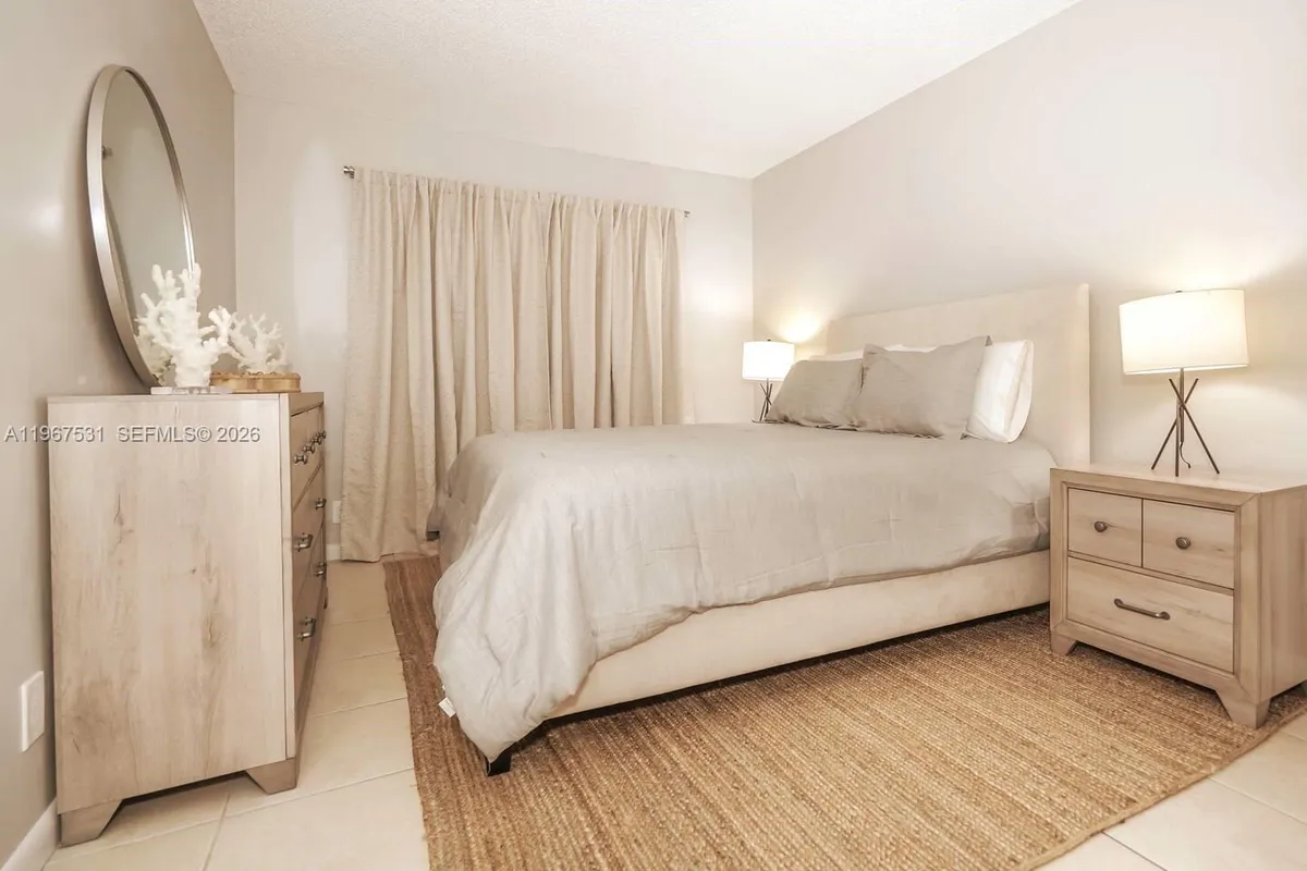 20 SE 12th St, Dania Beach FL 33004