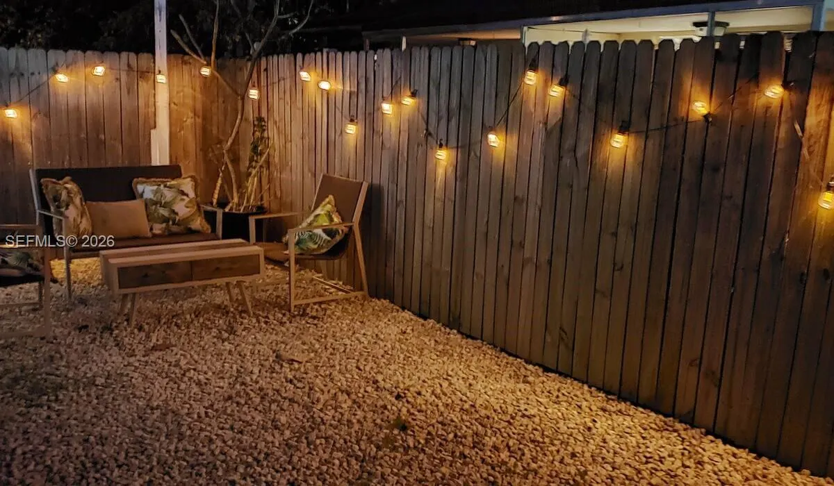 20 SE 12th St, Dania Beach FL 33004