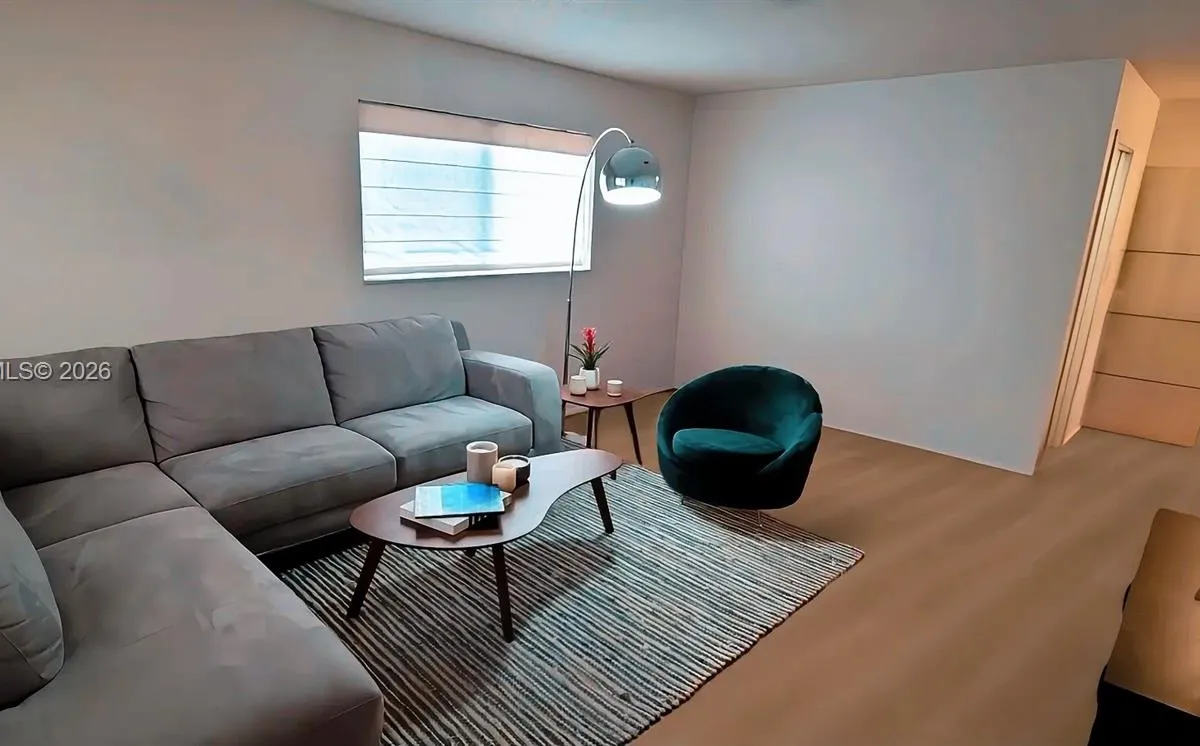 20 SE 12th St, Dania Beach FL 33004