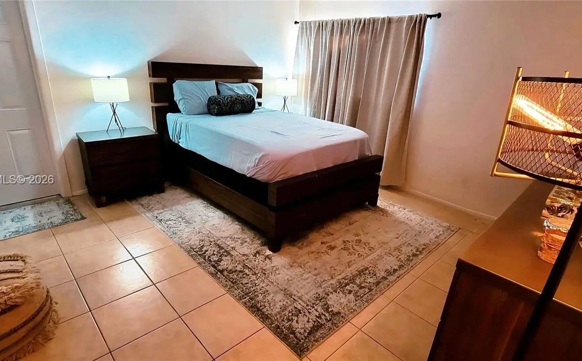 20 SE 12th St, Dania Beach FL 33004