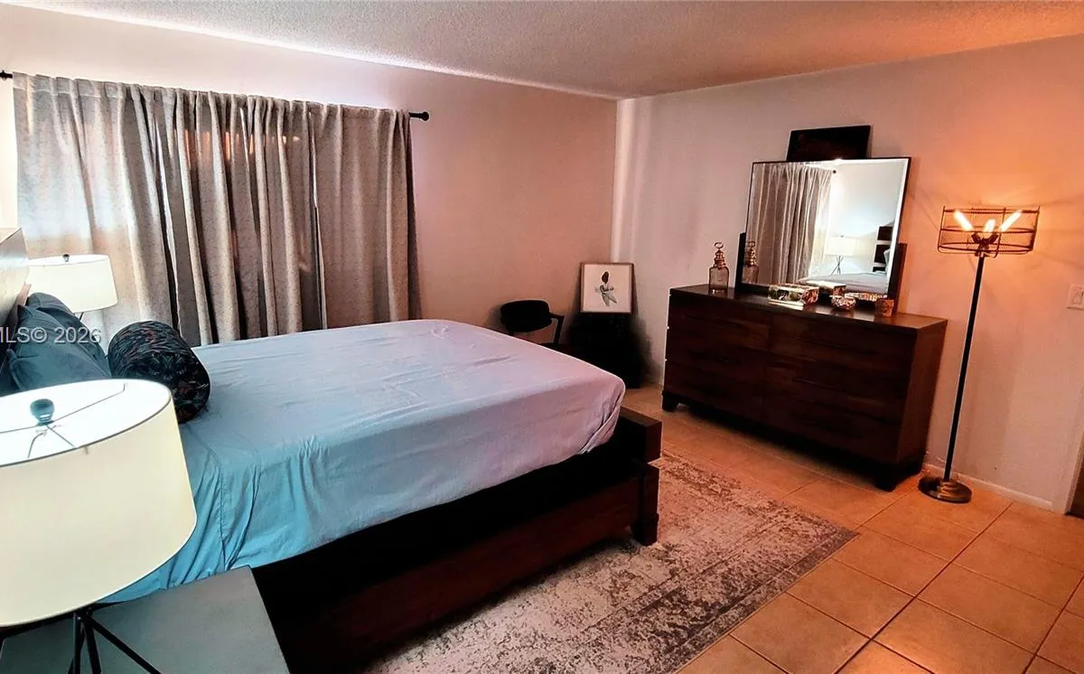 20 SE 12th St, Dania Beach FL 33004